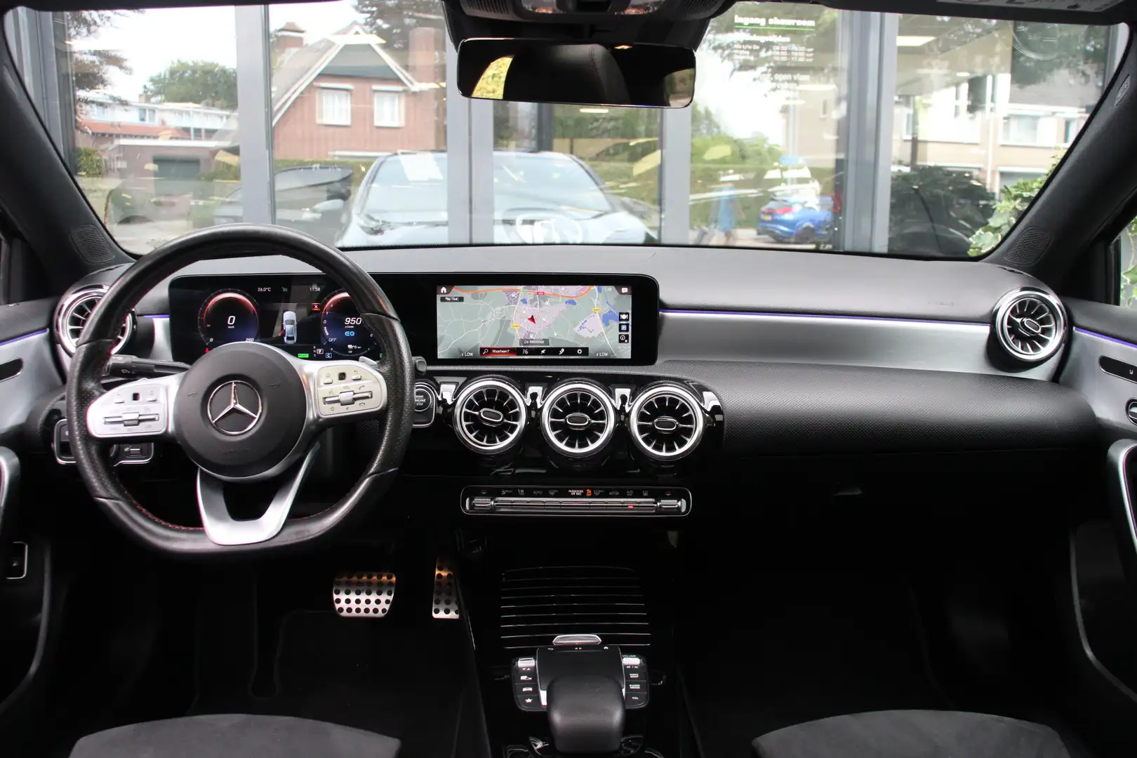 Mercedes-Benz A 250 e Business Solution AMG Limited Night Pakket/Navi/ Noir - 2