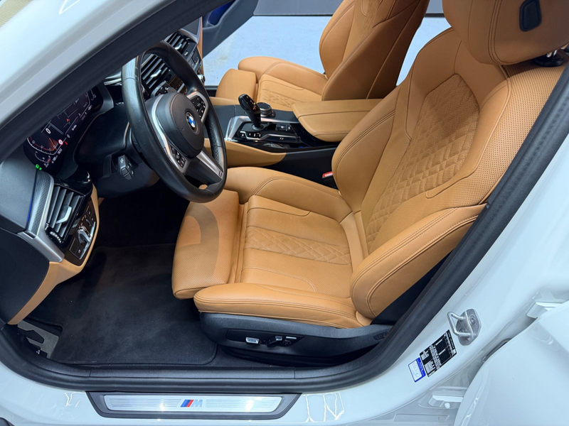 BMW 520 d Touring*M-Paket*HUD*ComfortSt*Kam*1Hand — photo 11