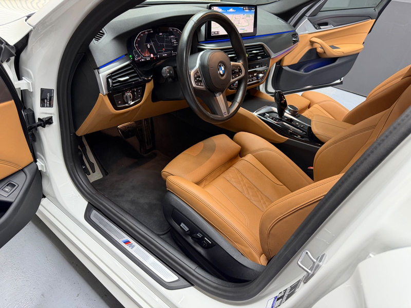 BMW 520 d Touring*M-Paket*HUD*ComfortSt*Kam*1Hand — photo 10