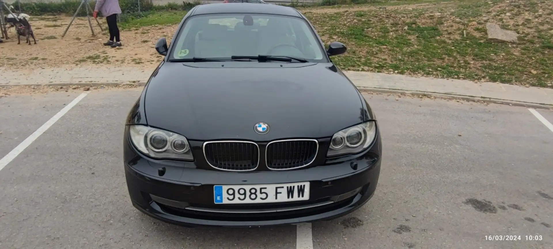 BMW 118 118d Zwart - 1