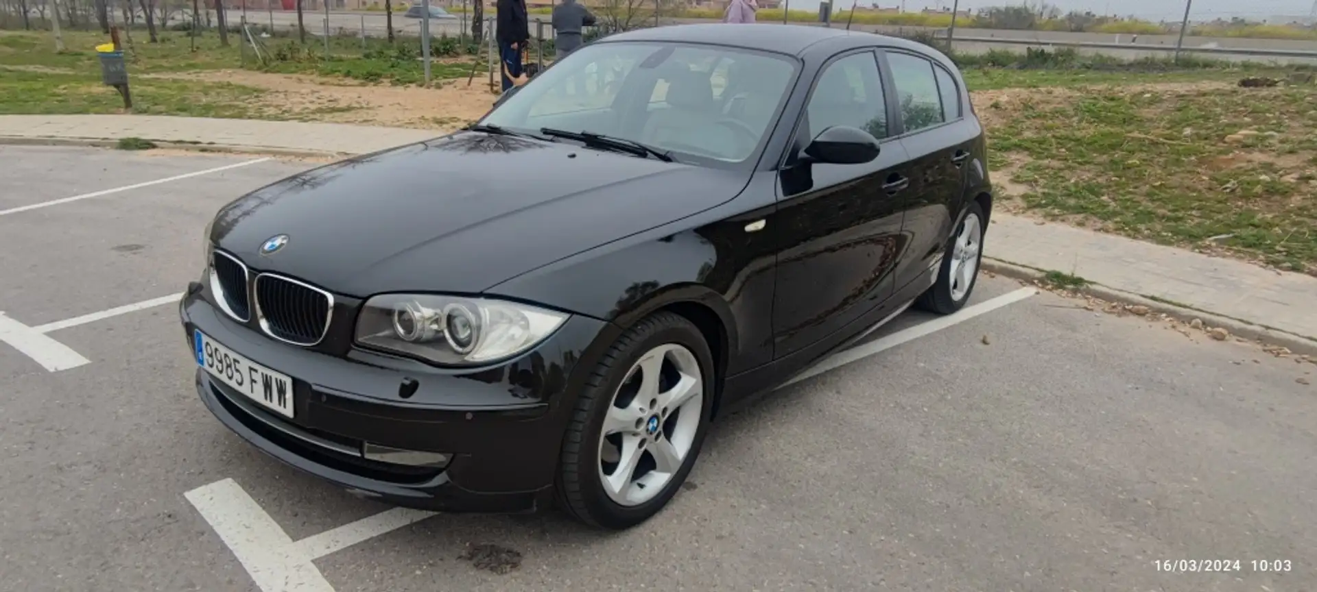 BMW 118 118d Fekete - 2