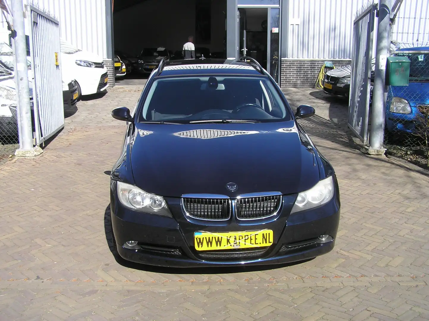 BMW 318 3-serie Touring 318i Business Line nap airco APK Zwart - 2