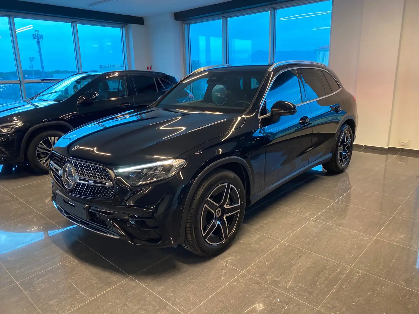 Mercedes-Benz GLC 220 d AMG Line Premium Plus 4matic TETTO/PELLE/MEMORIE Nero - 2