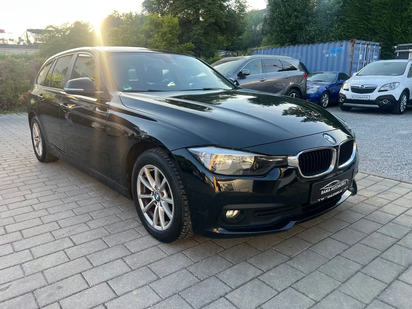 BMW 318 Touring d Advantage NAVI PDC 150/PS HU/05.27 Černá - 1