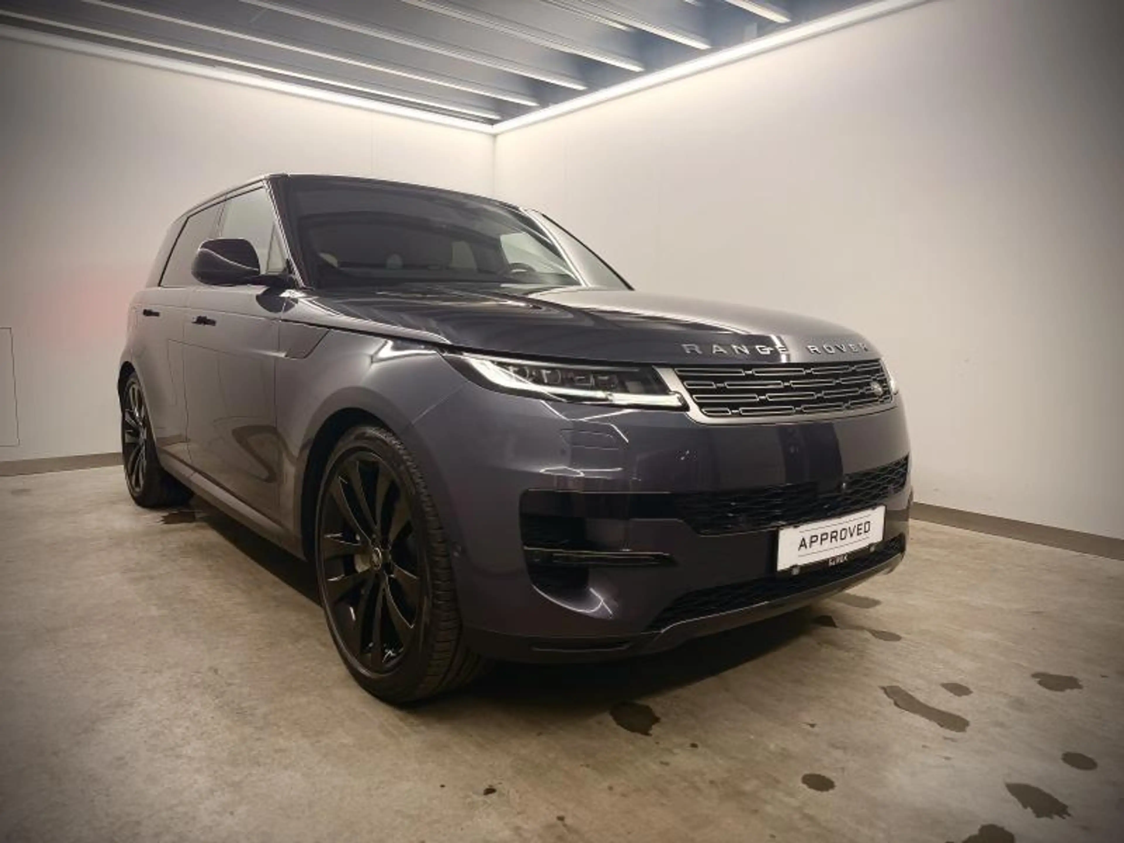 Land Rover Range Rover Sport P440e SE AWD — photo 3