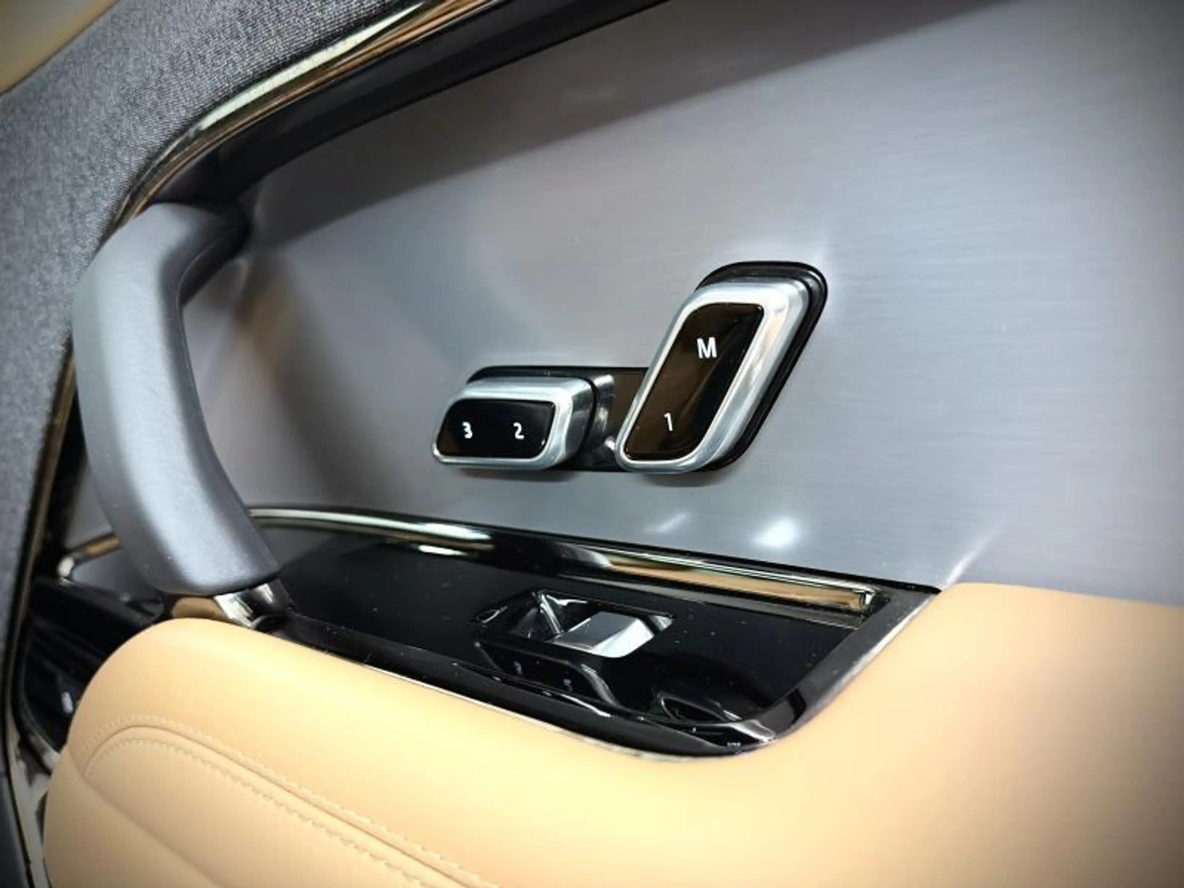 Land Rover Range Rover Sport P440e SE AWD — photo 24