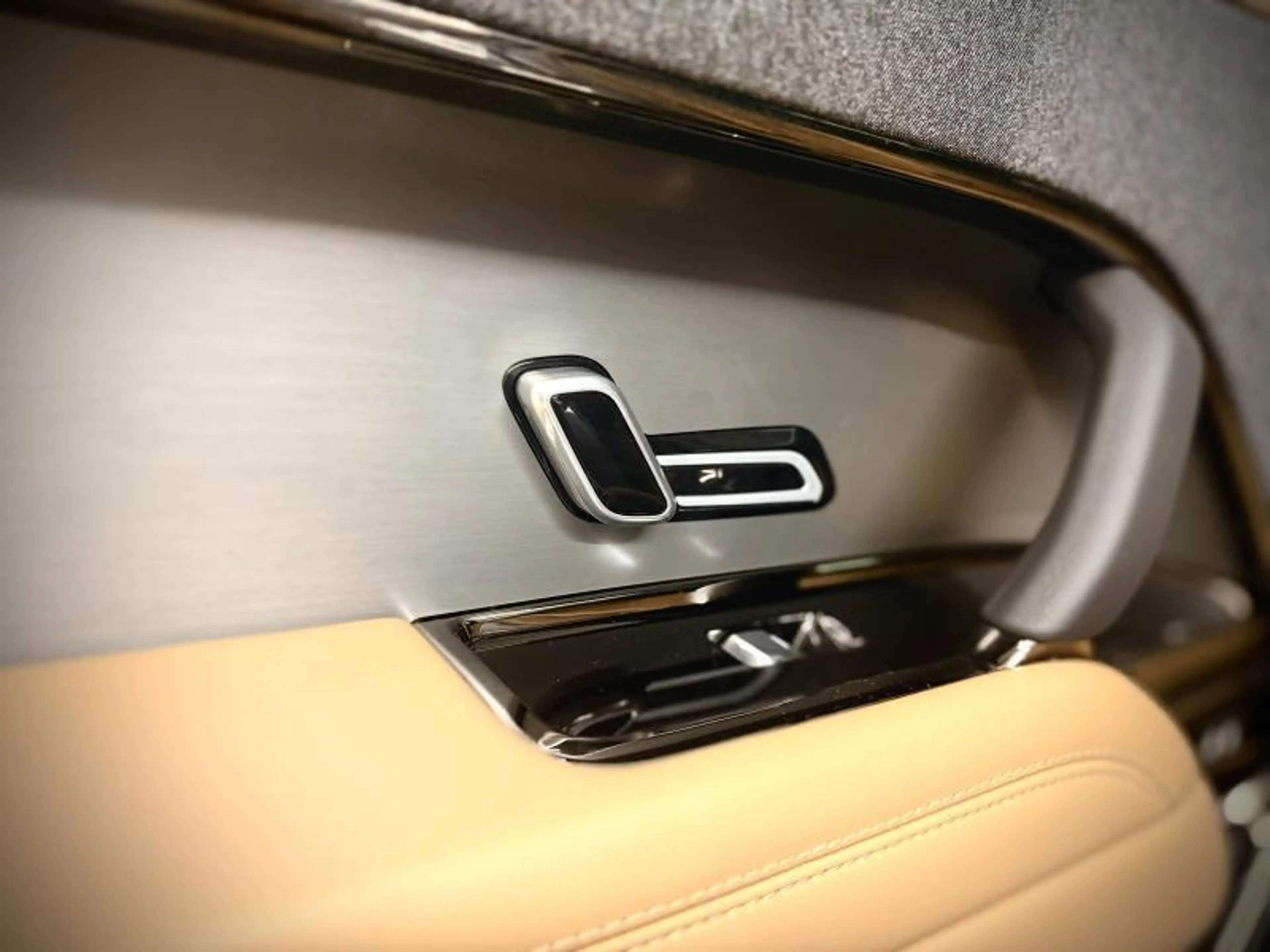 Land Rover Range Rover Sport P440e SE AWD — photo 27