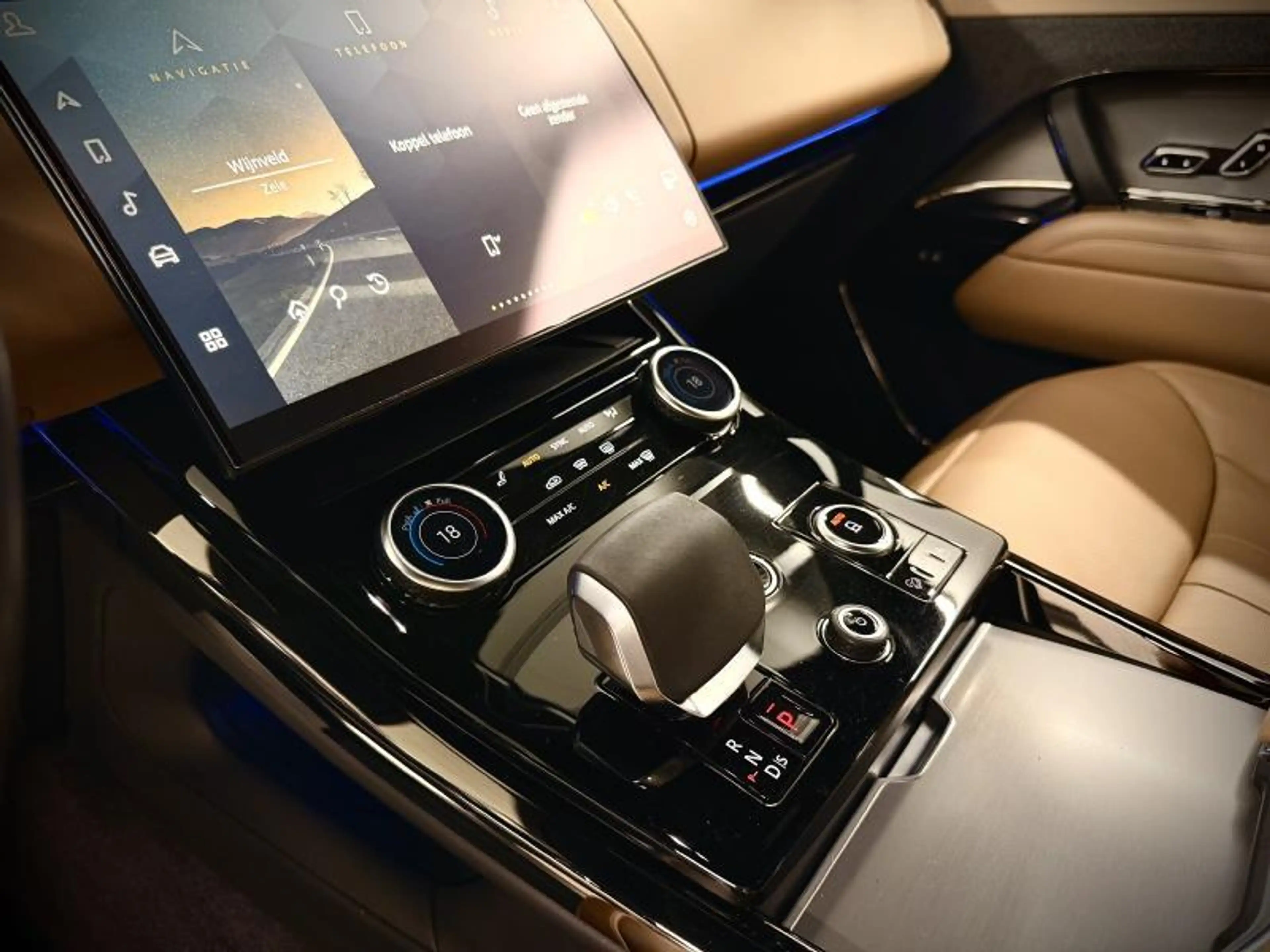 Land Rover Range Rover Sport P440e SE AWD — photo 16