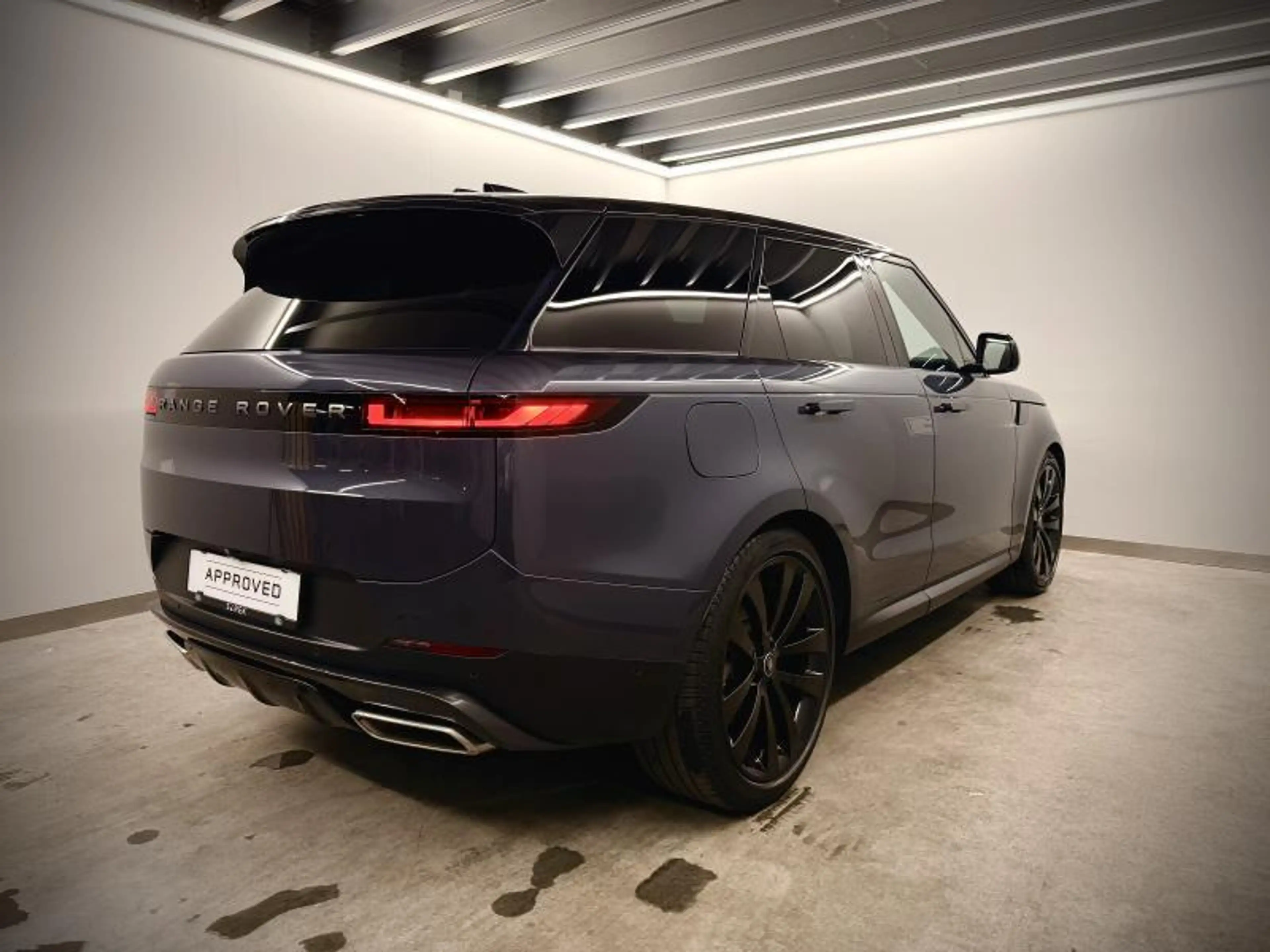 Land Rover Range Rover Sport P440e SE AWD — photo 4