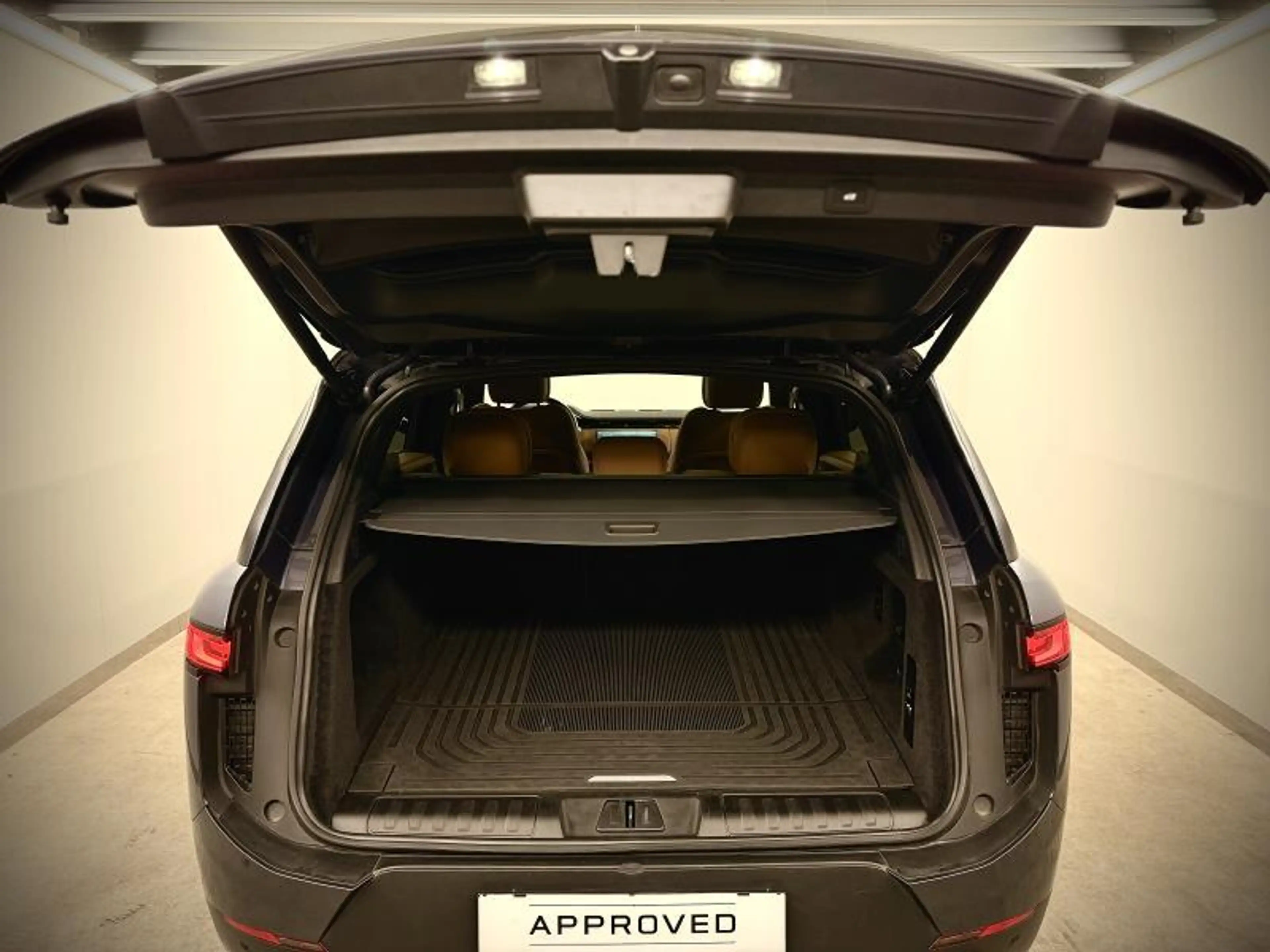 Land Rover Range Rover Sport P440e SE AWD — photo 32