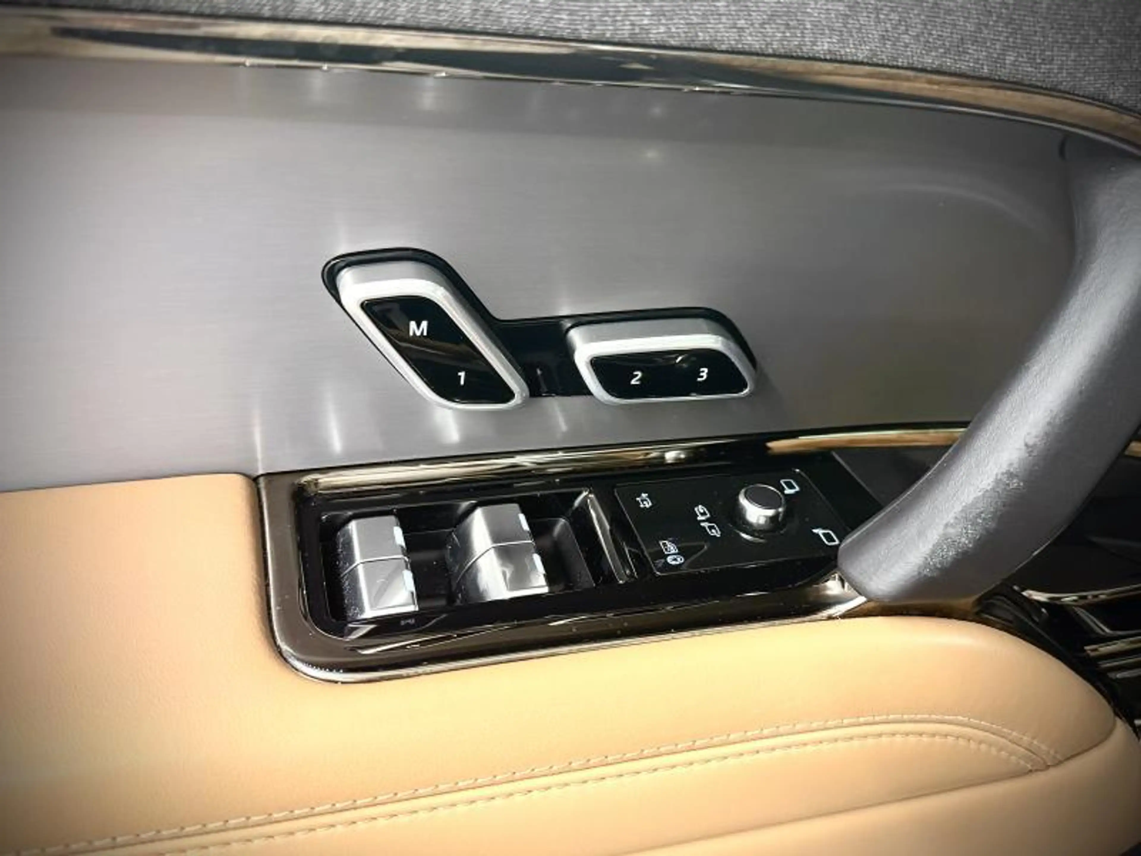 Land Rover Range Rover Sport P440e SE AWD — photo 12