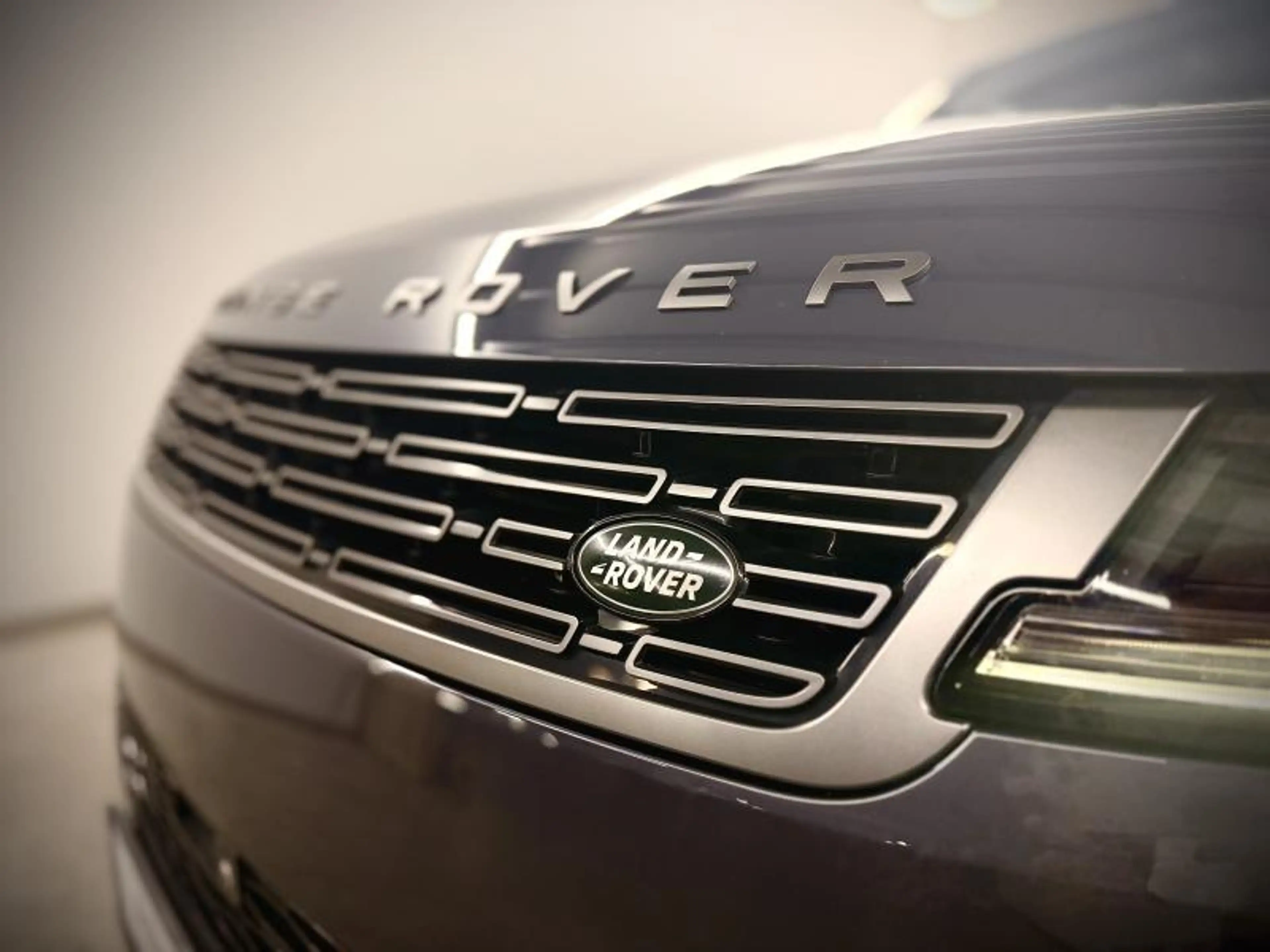 Land Rover Range Rover Sport P440e SE AWD — photo 9