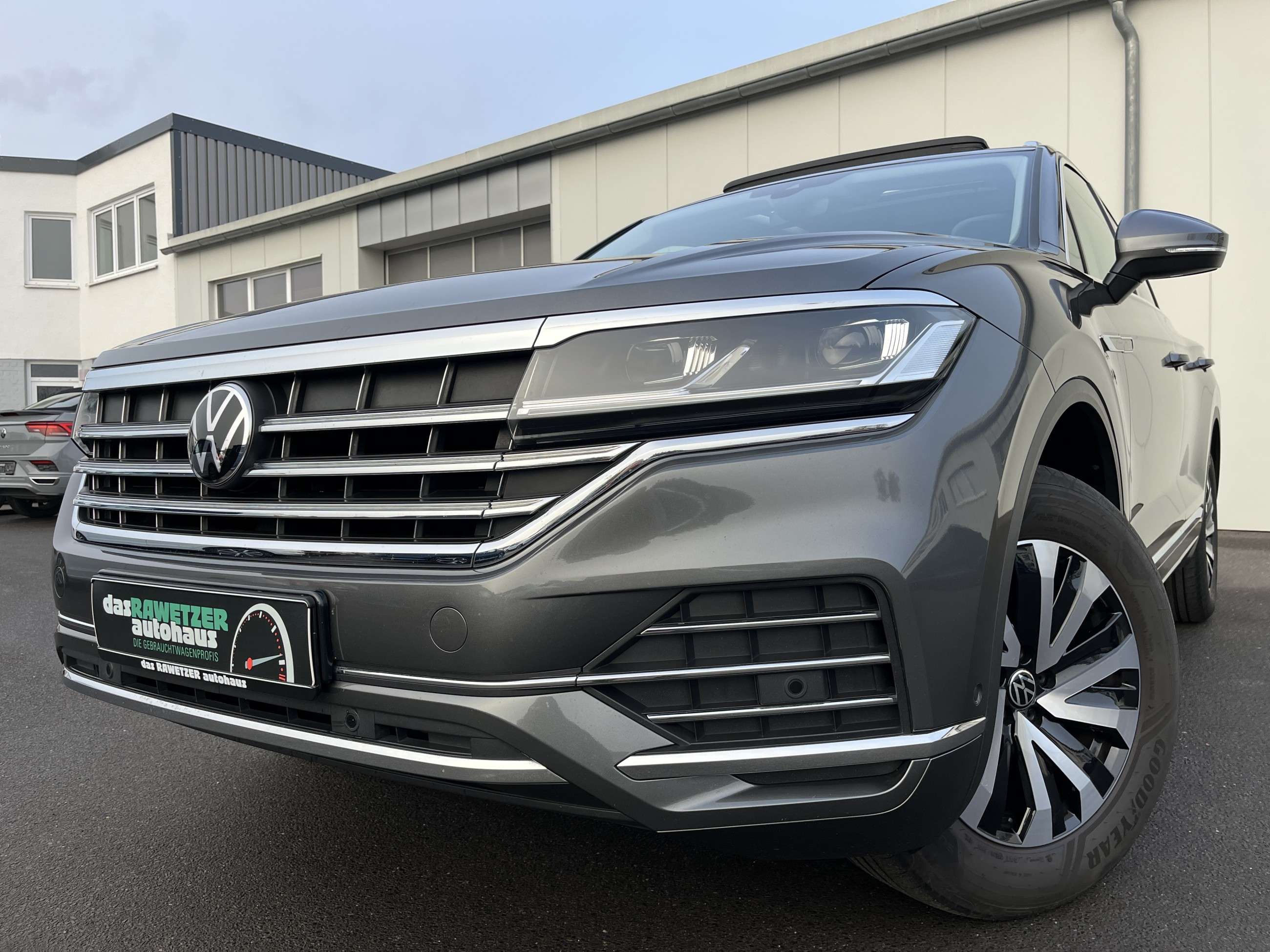 Second hand Volkswagen Touareg 3.0 TDI