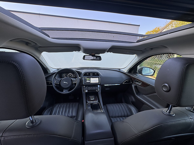 Jaguar F-Pace 20d AWD Portfolio Aut.*Panoramadach*Schiebedach... — photo 7