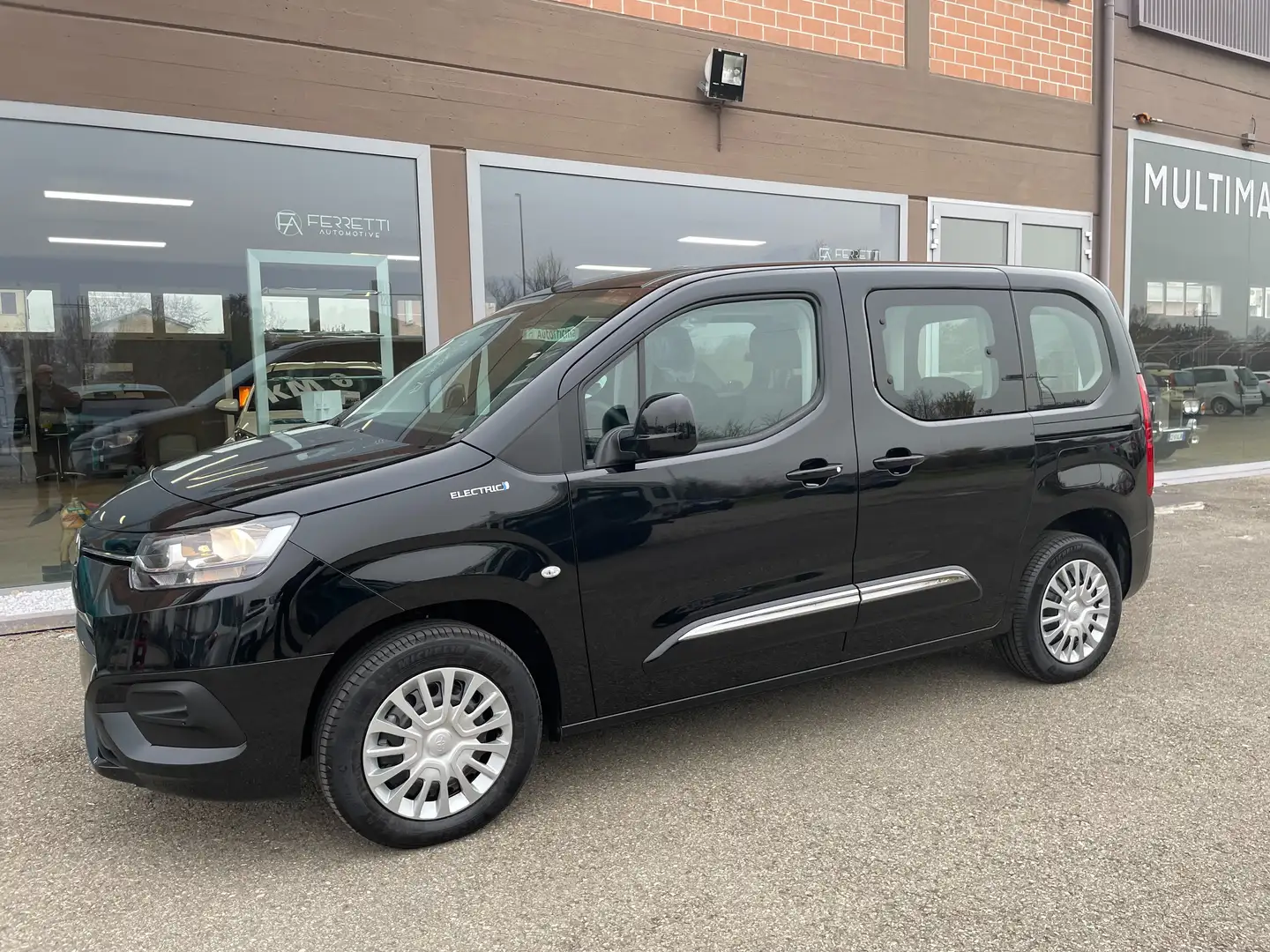 Toyota Proace City CITY VERSO 1.2 110 CV S&S Short Lounge Negro - 2