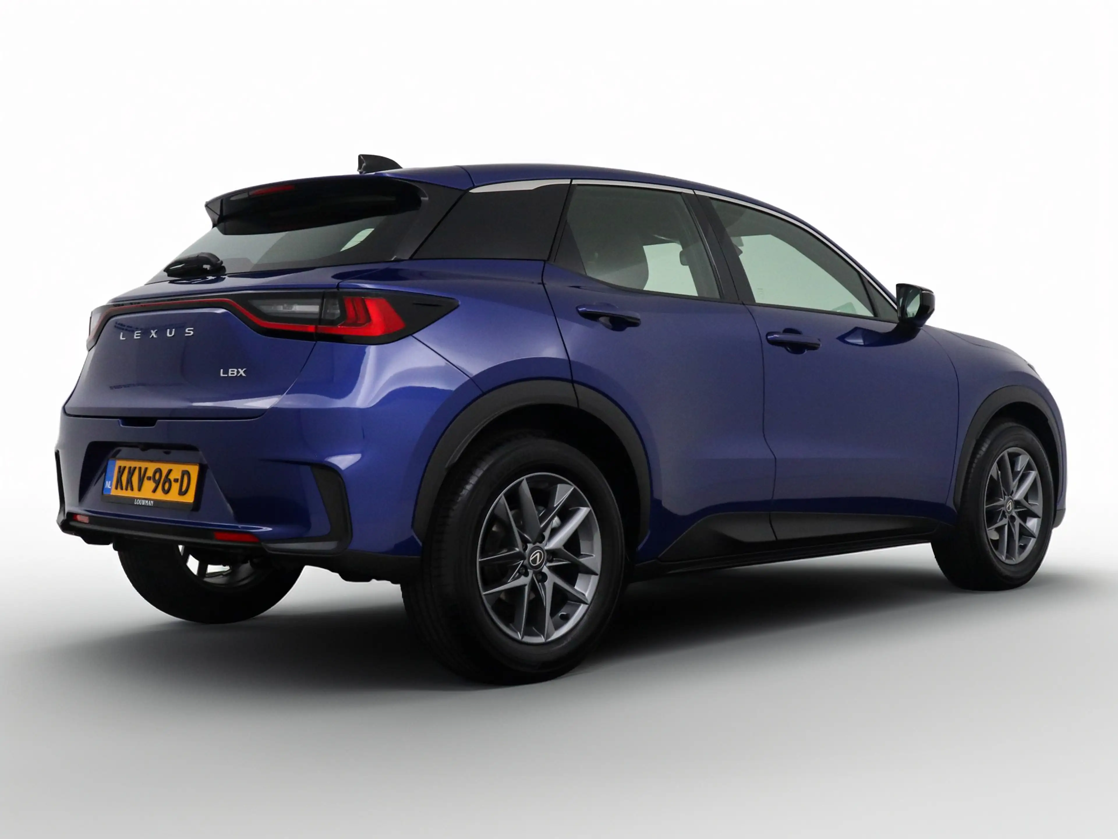 Lexus LBX 1.5 2WD — photo 2