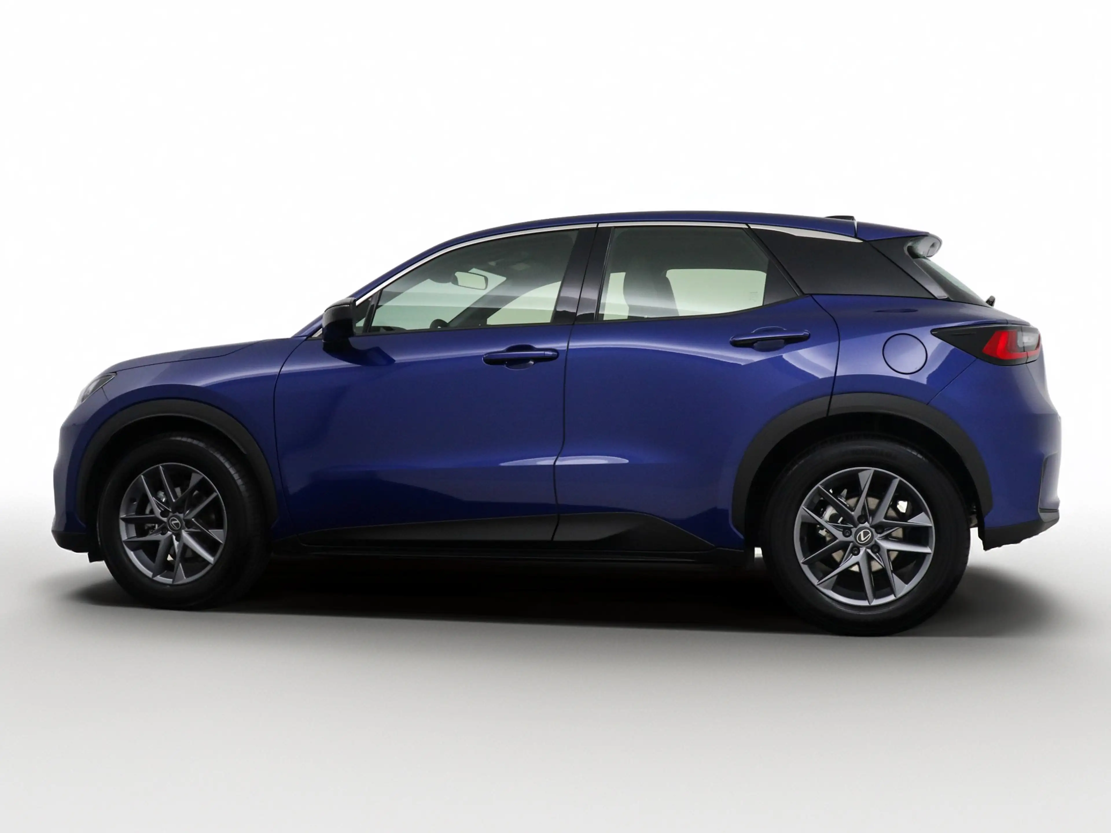 Lexus LBX 1.5 2WD — photo 3