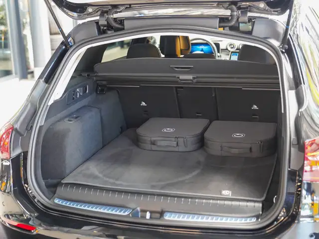 Mercedes-Benz C-Class view 6