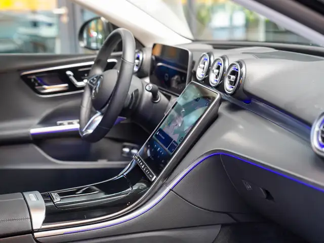 Mercedes-Benz C-Class view 13