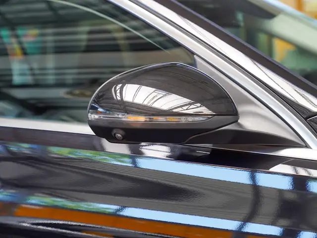 Mercedes-Benz C-Class view 3