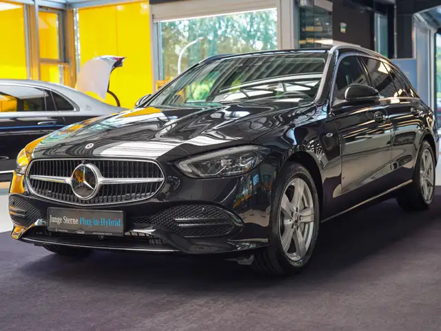 Mercedes-Benz C-Class view 9