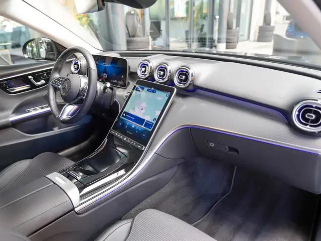 Mercedes-Benz C-Class view 14