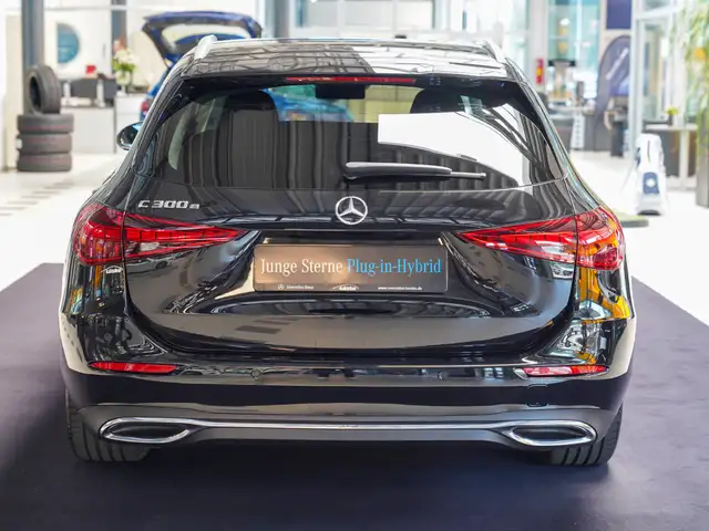 Mercedes-Benz C-Class view 5