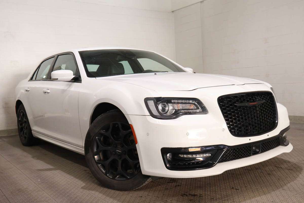 2023 Chrysler 300 300S + AWD + APPARENCE RED S + TOIT OUVRANT PANO