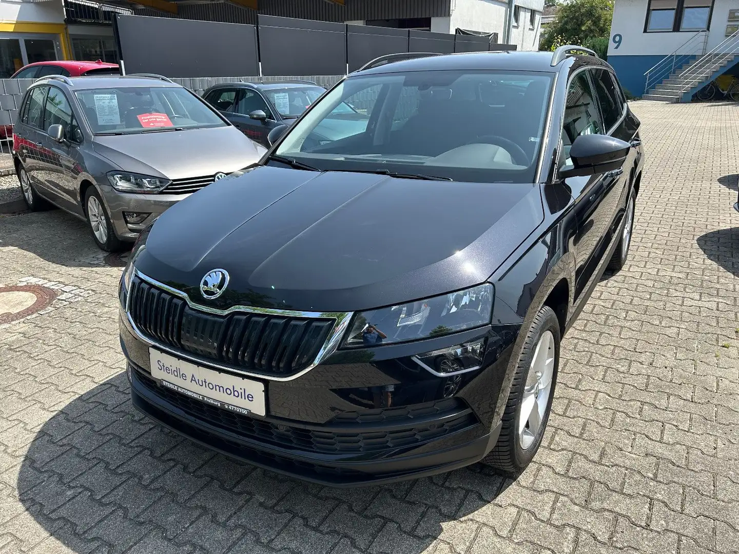 Skoda Karoq 1,5 TSI ACT DSG Ambition Schwarz - 2