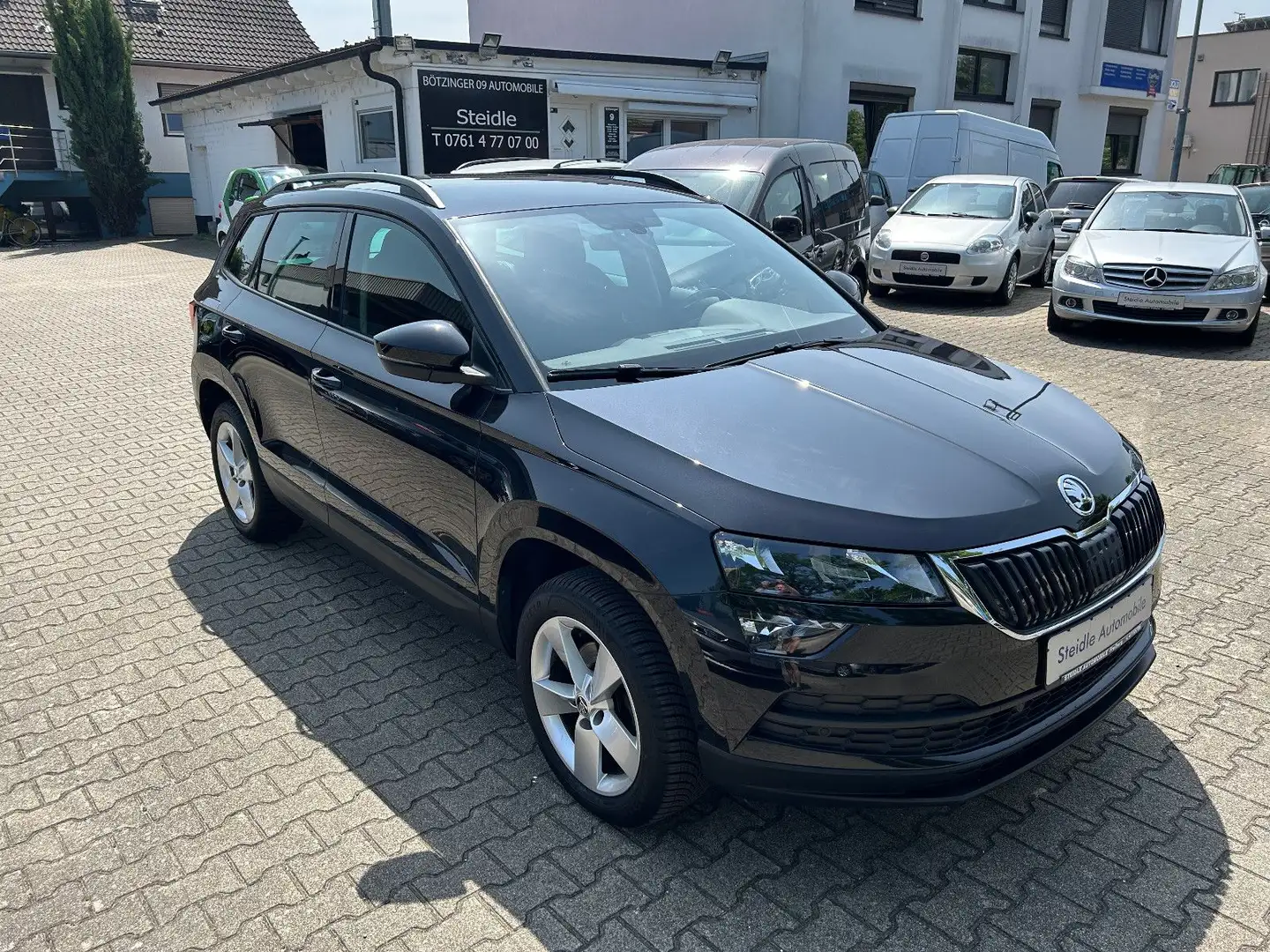 Skoda Karoq 1,5 TSI ACT DSG Ambition Schwarz - 1