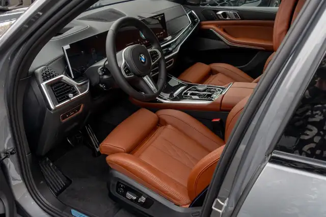 BMW X7 view 11