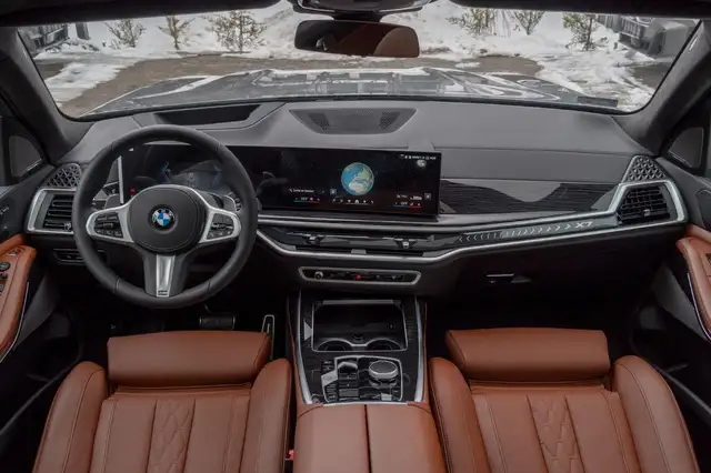 BMW X7 view 13