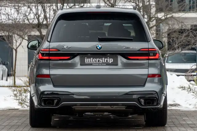 BMW X7 view 5