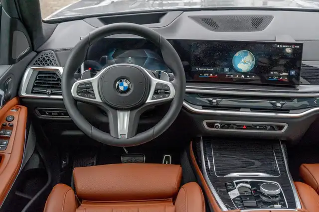 BMW X7 view 14