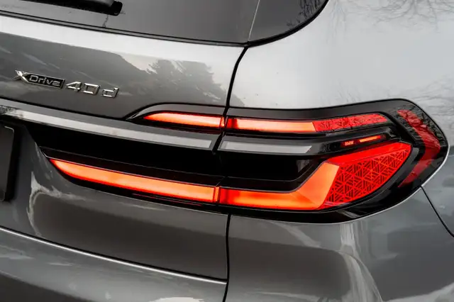 BMW X7 view 7