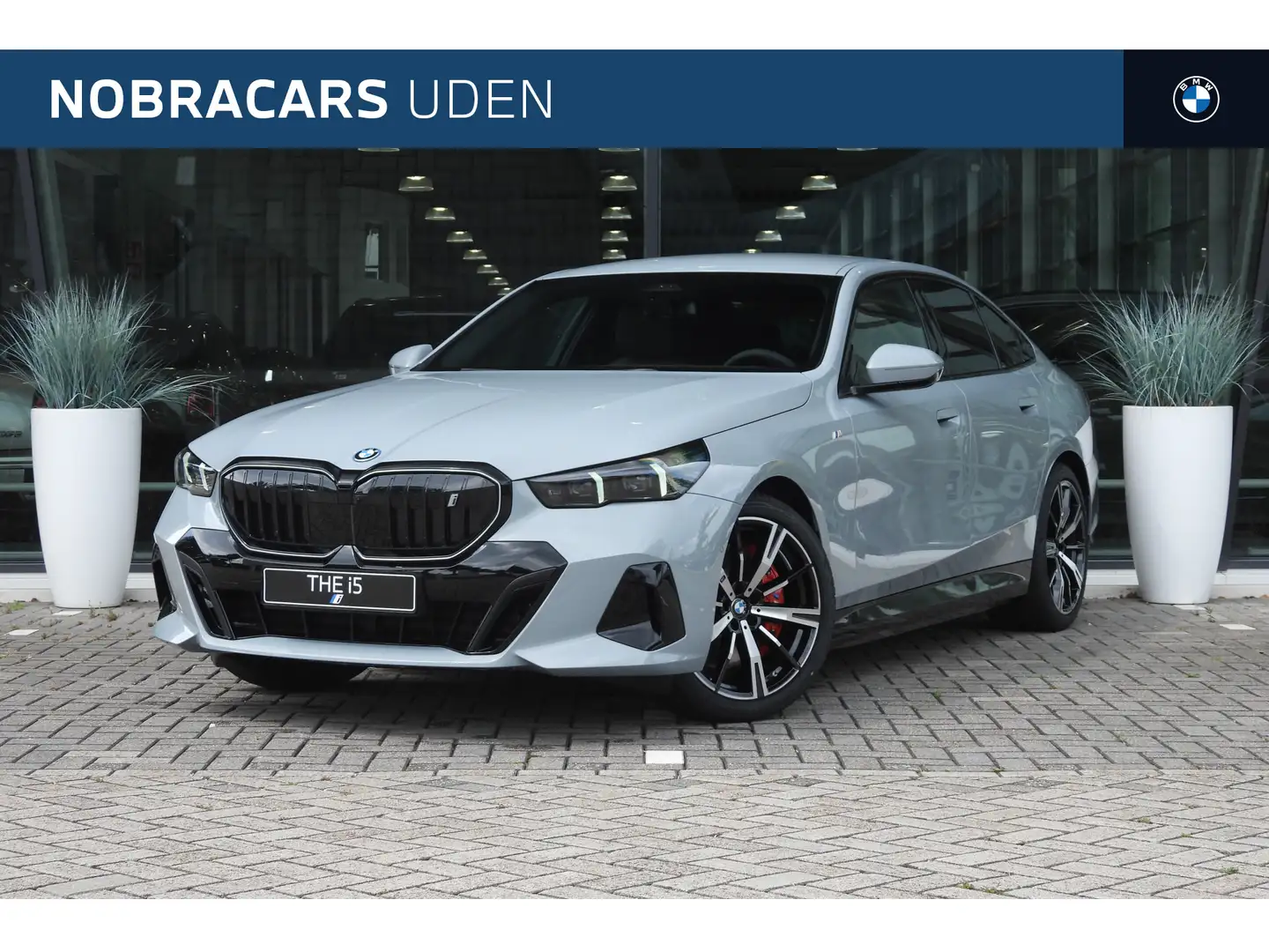 BMW i5 eDrive40 M Sport / Stoelventilatie / Adaptieve LED Grijs - 1