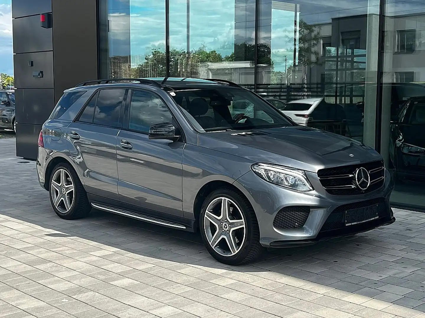 Mercedes-Benz GLE 350 d 4Matic *PANO*AMG*LUFT*H&K* Grau - 1