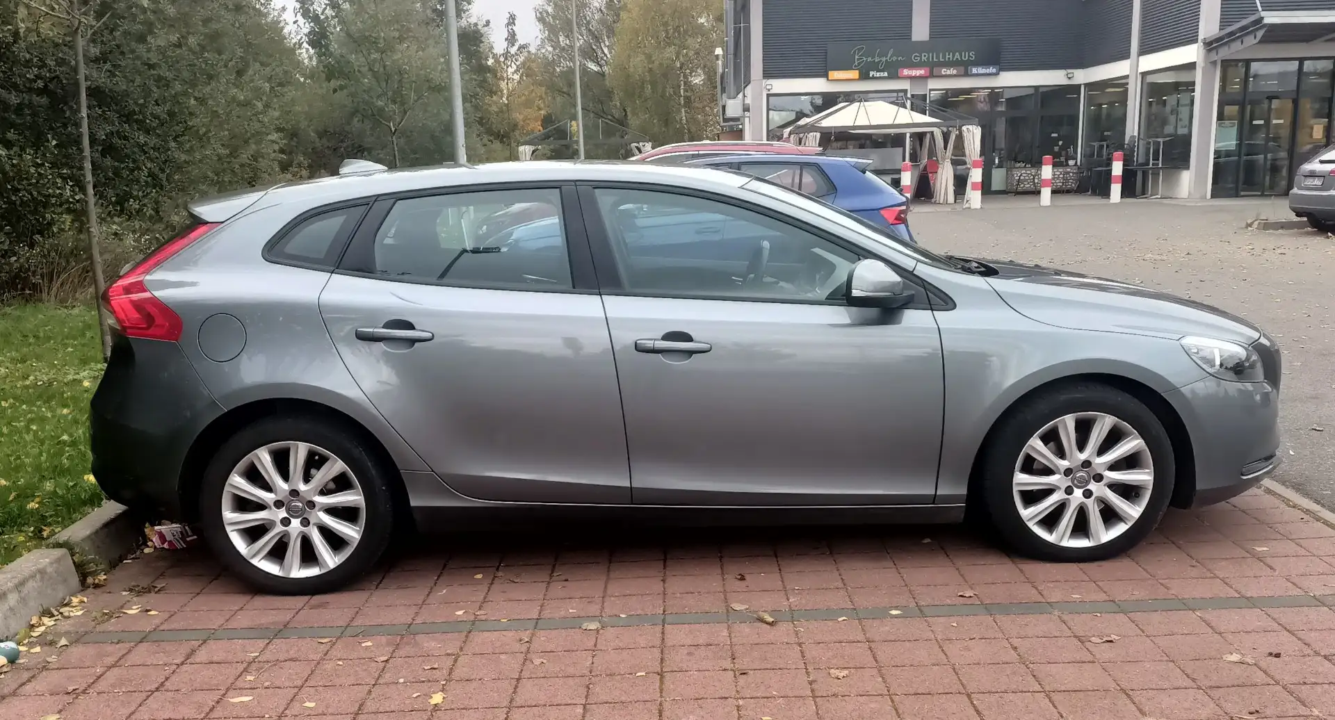 Volvo V40 D2 Grau - 1