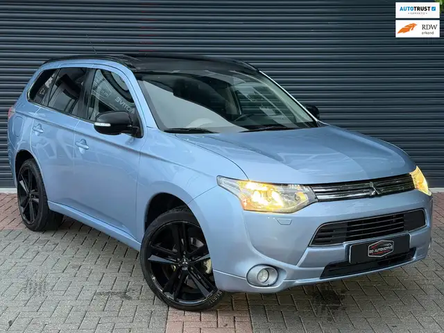 Mitsubishi Outlander 2.0 PHEV Instyle+ Schuifdak | Trekhaak | Camera |
