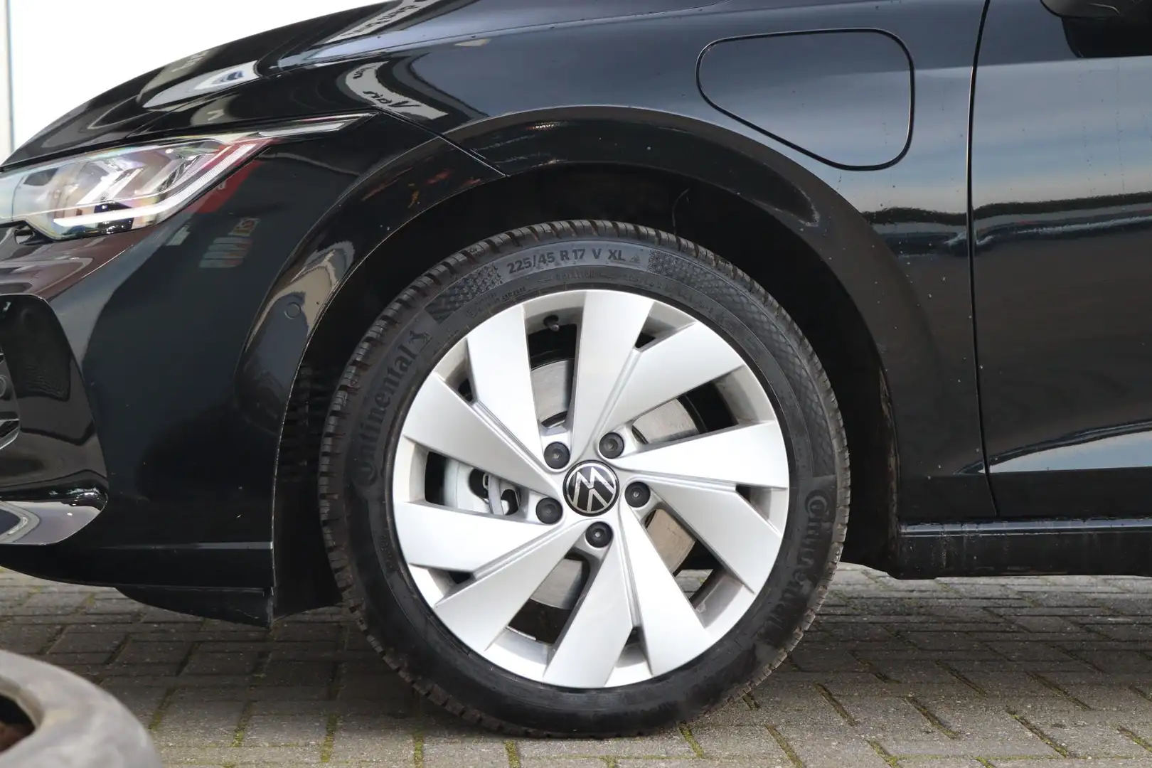 Volkswagen Golf 1.5 204 pk DSG eHybrid Life Edition | Navigatie vi Zwart - 2