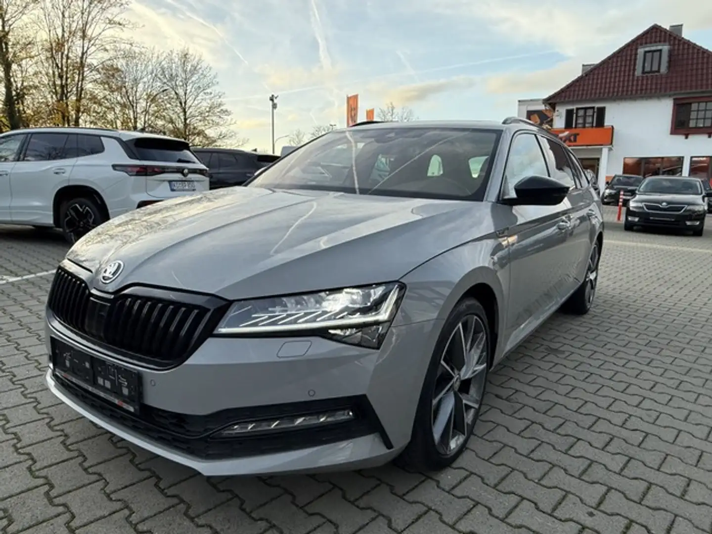 Skoda Superb Combi Sportline 4x4 Grau - 2