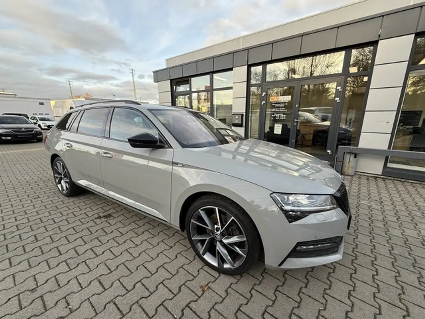 Skoda Superb Combi Sportline 4x4 Grau - 1