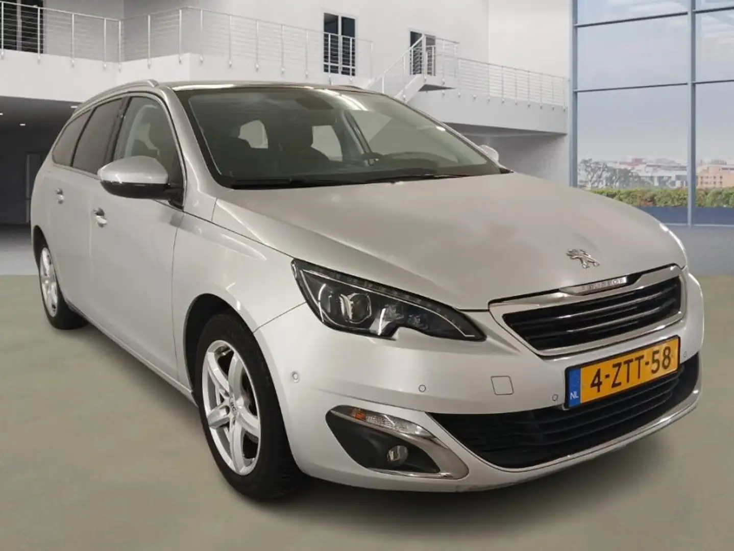 Peugeot 308 SW 1.2 Première slechts 49.600 km +NAP Grijs - 2