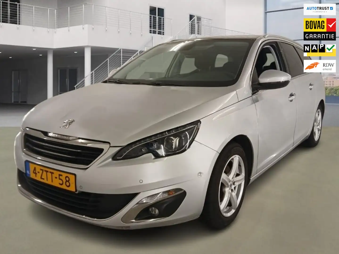 Peugeot 308 SW 1.2 Première slechts 49.600 km +NAP Grijs - 1