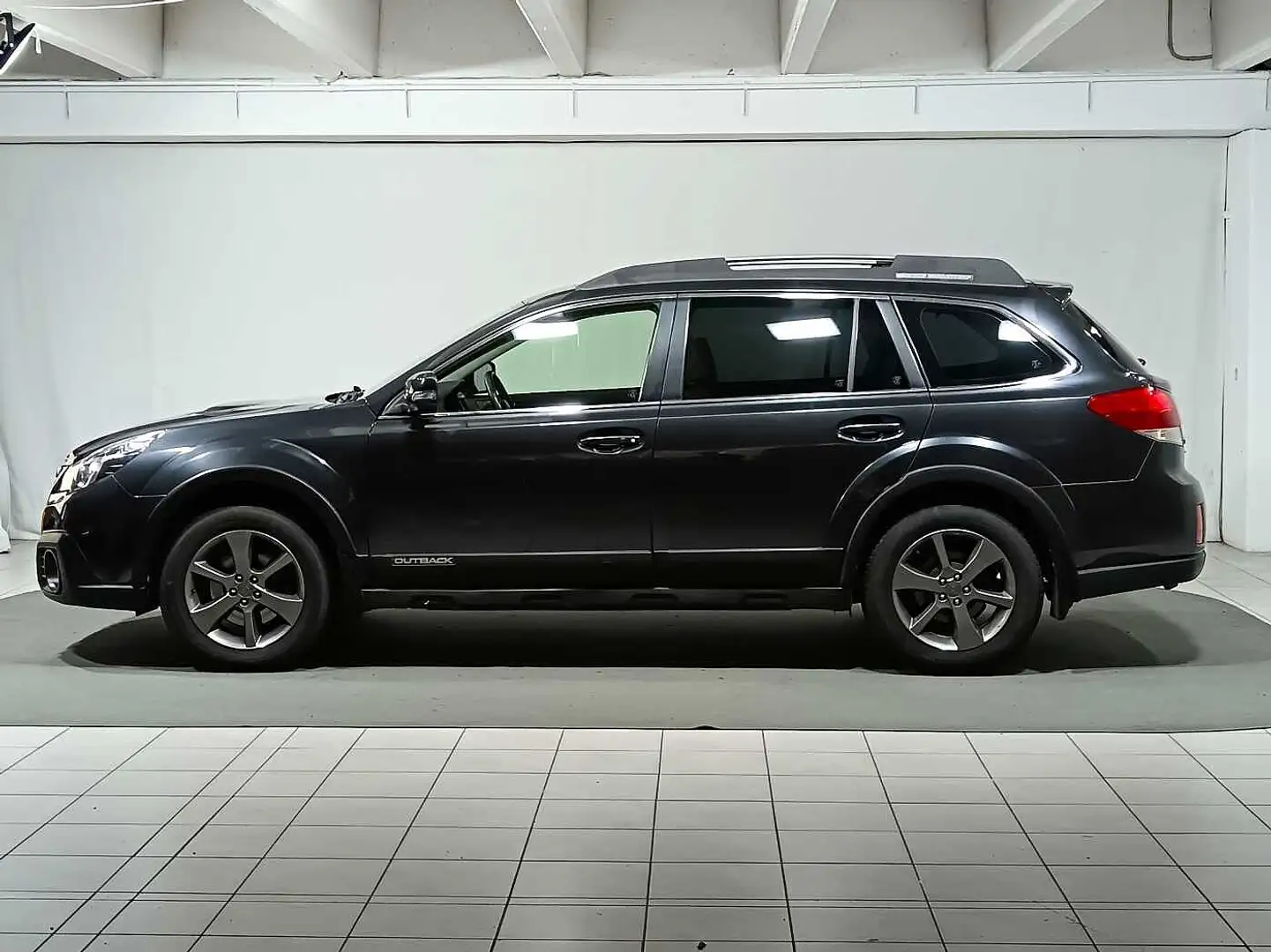 Subaru OUTBACK 2.0D Lineartronic Trend Fekete - 2