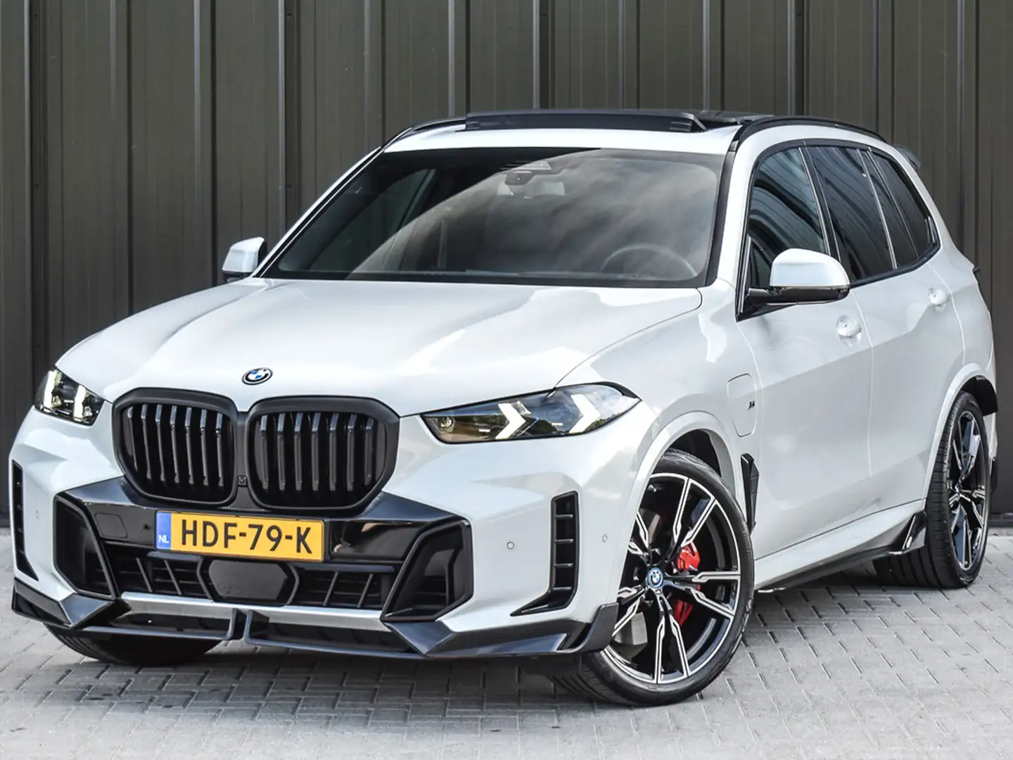 BMW X5 xDrive50e | M-SPORT PRO | PANORAMADAK SKY LOUNGE | Weiß - 2