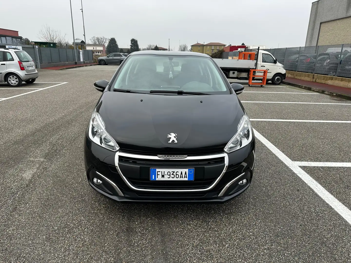 Peugeot 208 208  5p 1.2 puretech Allure s&S Nero - 2