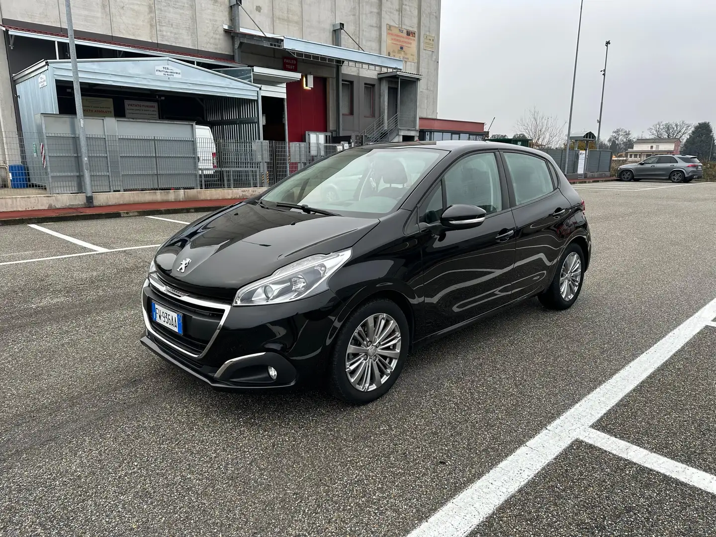 Peugeot 208 208  5p 1.2 puretech Allure s&S Nero - 1