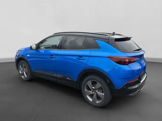 Opel Grandland X view 3