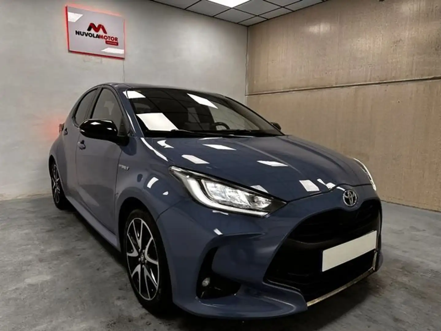 Toyota Yaris 120H 1.5 Style Blau - 2